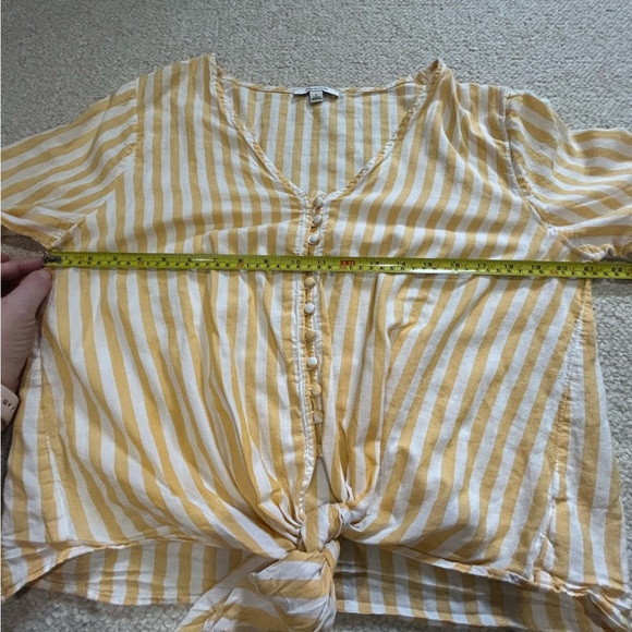Madewell Agency Tie-Front Button Top in Pompano Stripe. Size Large Yellow White - Picture 9 of 9